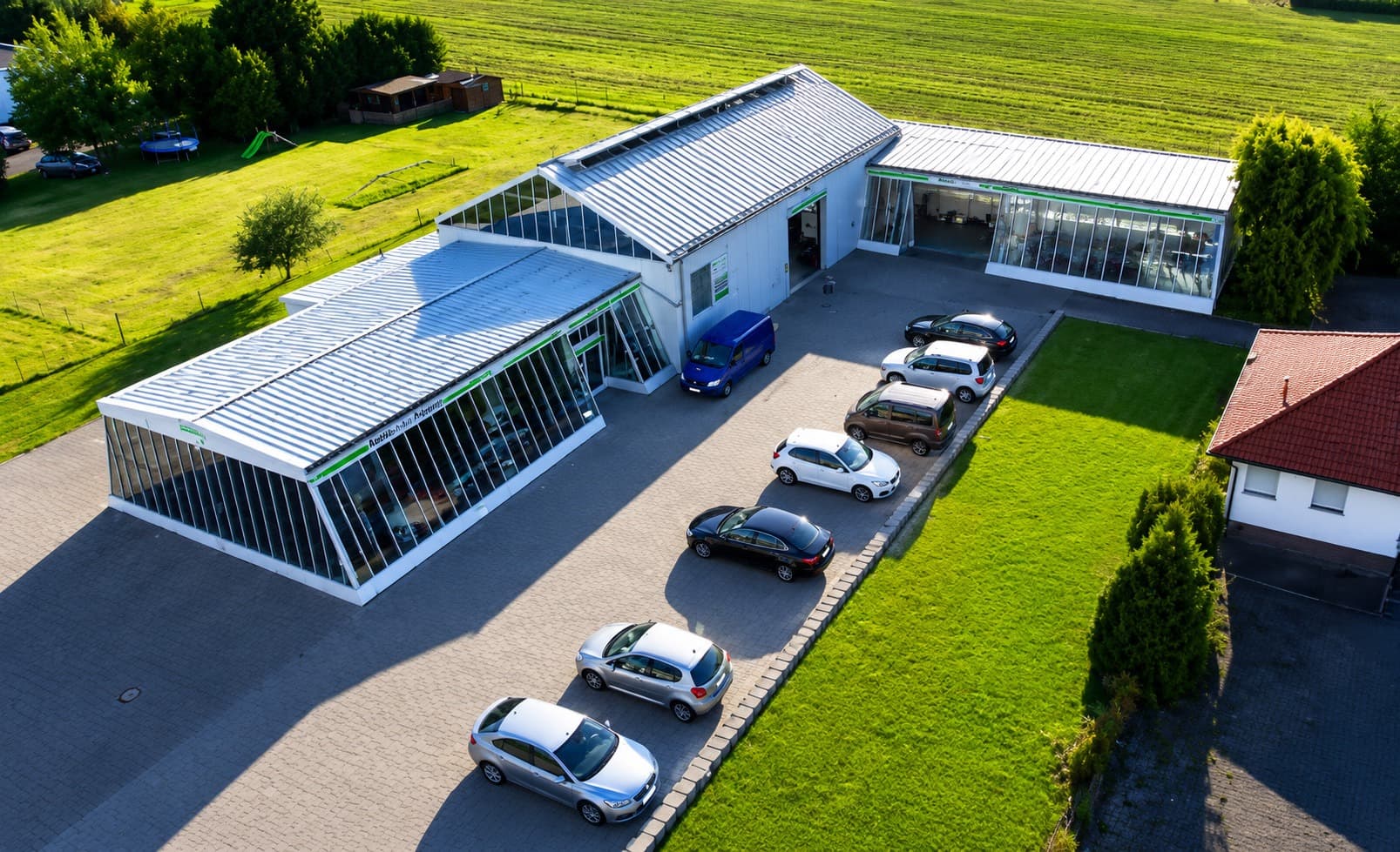 Luftaufnahme der Werkstatt von AUTOteam Mattlage